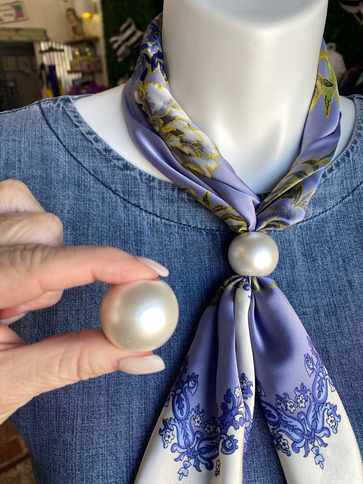 Pearl Scarf Slide