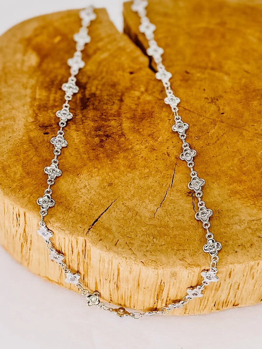 Necklaces Dainty Silver Quatrafoil Necklace
