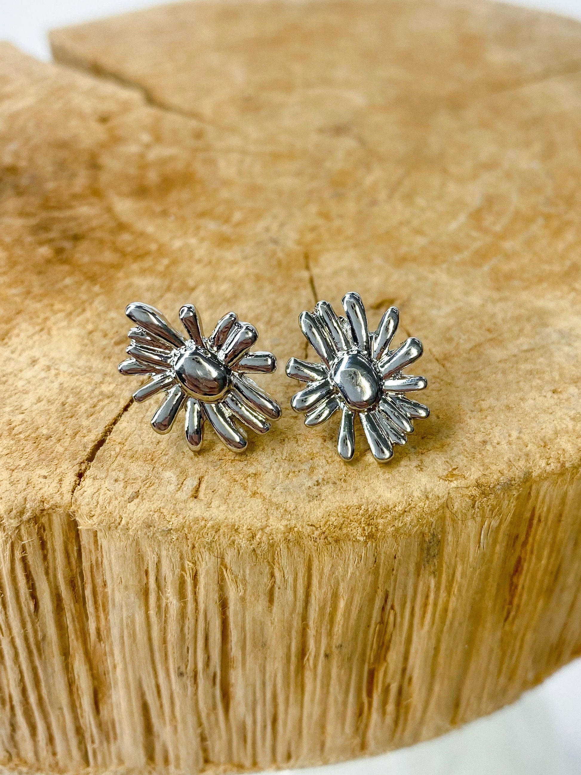 Earrings Silvery Daisy Stud Earring